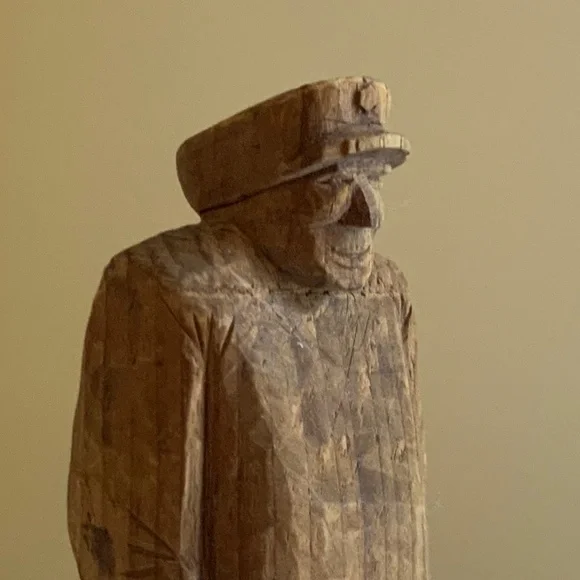 Vintage small hand-carved wooden statue - Picture 3 of 5